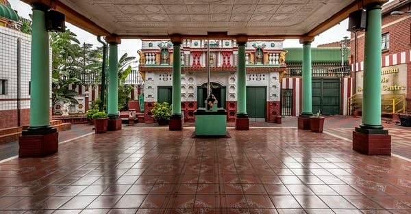 Maha mandapam interior